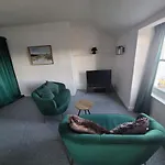 Sea View Penthouse Flat 6 With Fast Wifi And Free Parking 公寓 *