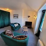 Sea View Penthouse Flat 6 With Fast Wifi And Free Parking * Σκάρμπορο