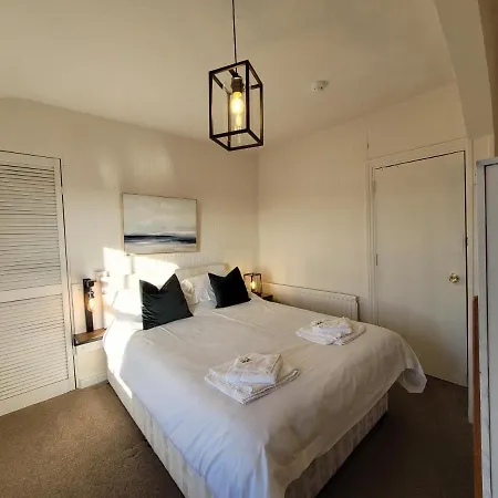 Sea View Penthouse Flat 6 With Fast Wifi And Free Parking * スカーバラ