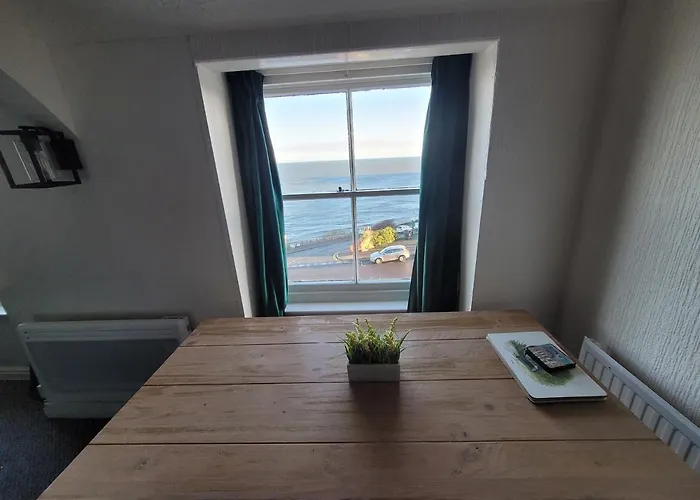 Sea View Penthouse Flat 6 With Fast Wifi And Free Parking 아파트