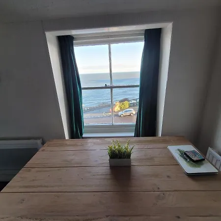 Sea View Penthouse Flat 6 With Fast Wifi And Free Parking Lägenhet